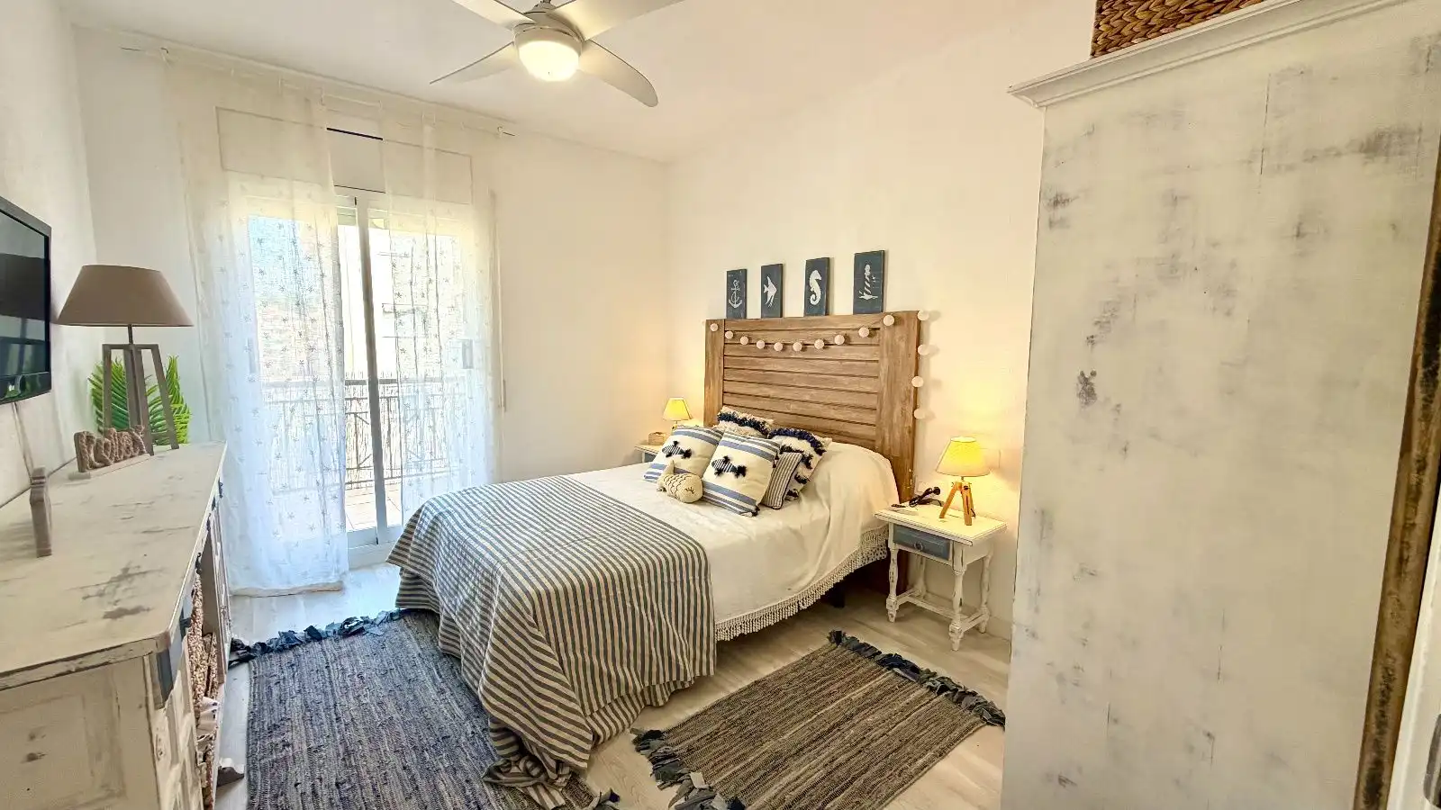 Schlafzimmer von Dachboden zum Verkauf in Cunit mit Klimaanlage, Terrasse und Möbliert