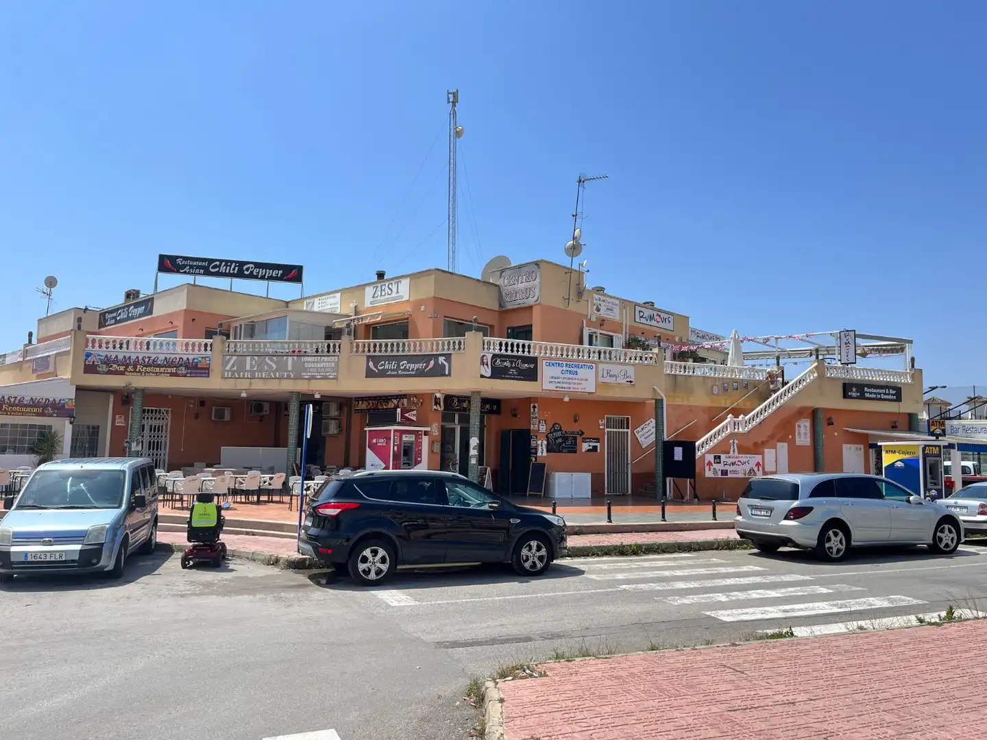 Vista exterior de Casa o xalet en venda en Orihuela amb Aire condicionat, Traster i Piscina