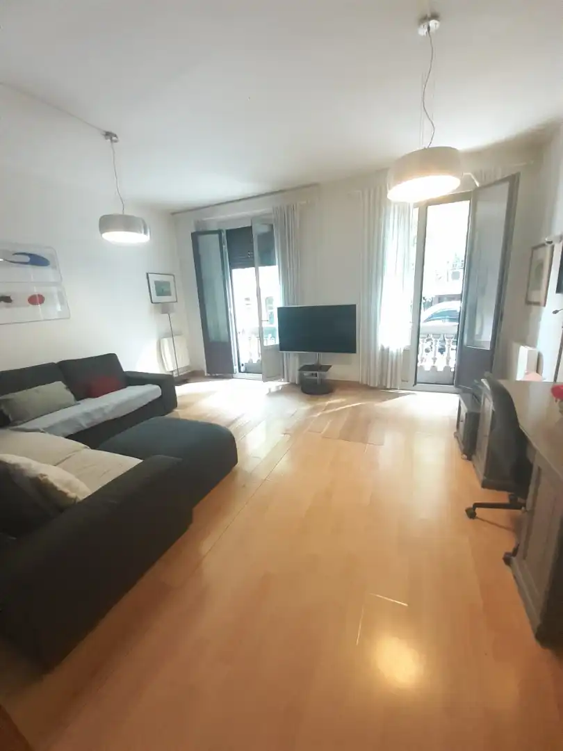 Sala d'estar de Pis en venda en Barcelona amb Calefacció, Jardí privat i Parquet