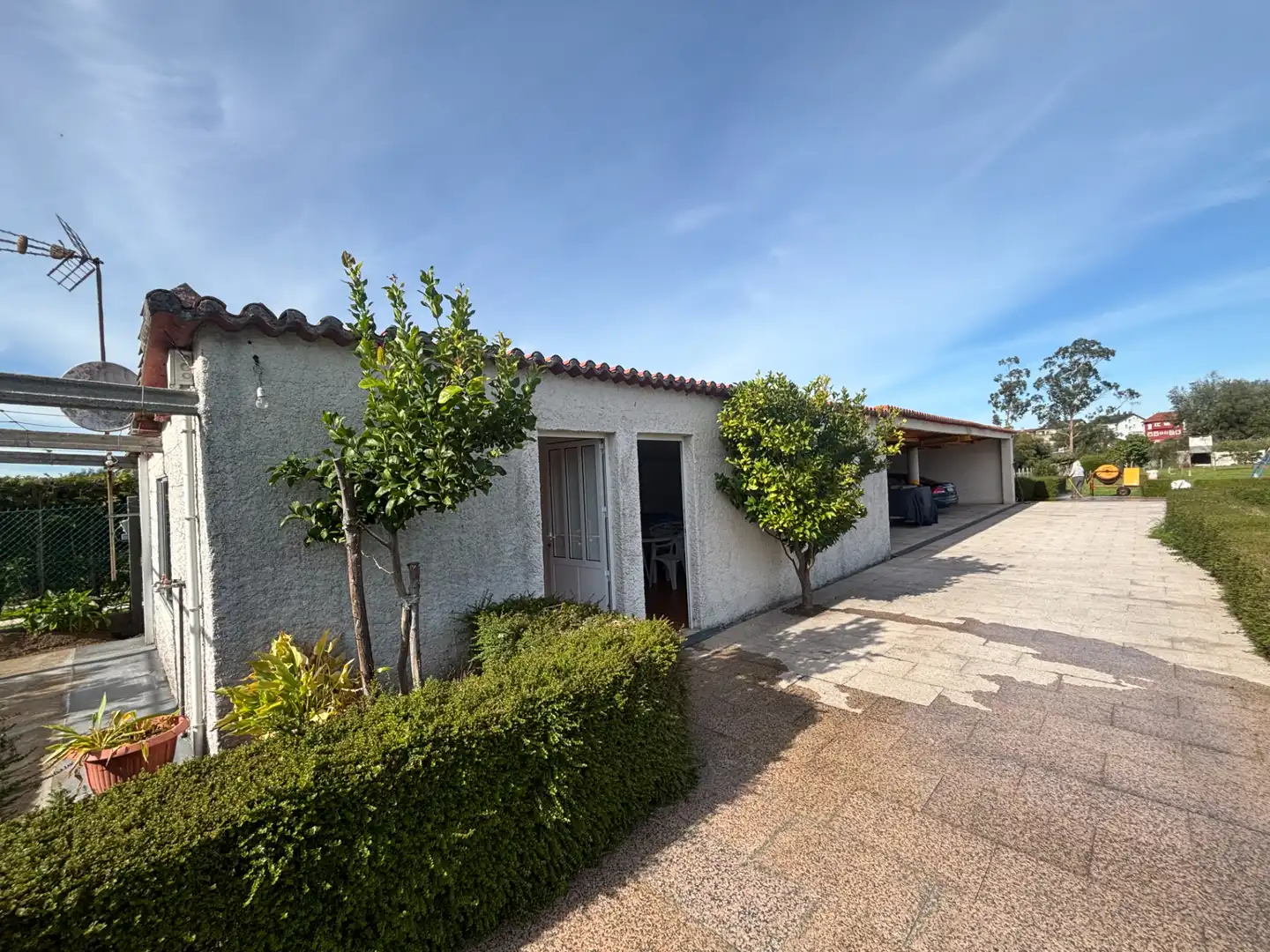 Vista exterior de Casa o chalet en venta en Santiago de Compostela  con Calefacción, Jardín privado y Parquet
