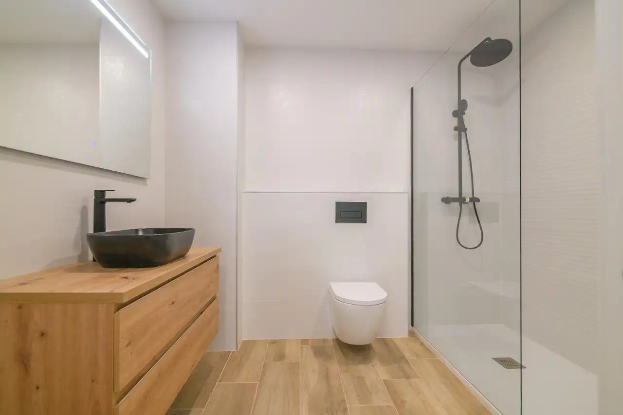 Baño de Piso en venta en Montmeló con Aire acondicionado, Calefacción y Alarma