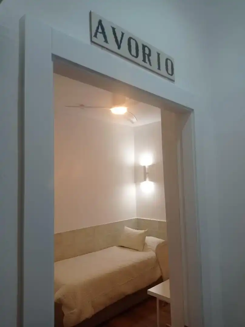 Schlafzimmer von Erdgeschoss zur Miete in Sevilla mit Parkett, Abstellraum und Schwimmbad