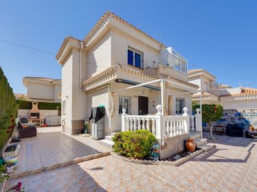 Villa mit Pool zum Verkauf in Playa Flamenca