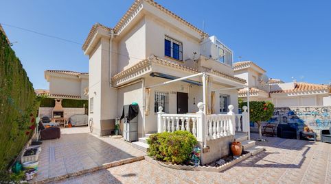 Fantástica villa en una zona muy solicitada!