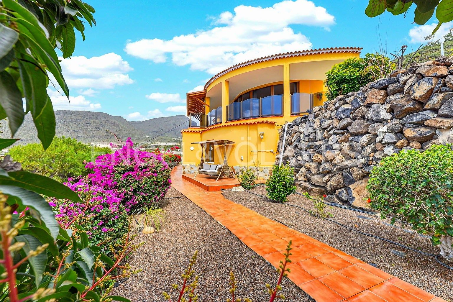 Vista exterior de Casa o chalet en venta en Santiago del Teide con Aire acondicionado, Terraza y Piscina