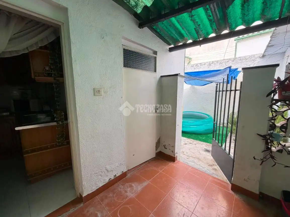 Casa aparellada amb terrassa en venda a Torredonjimeno, imagen 4