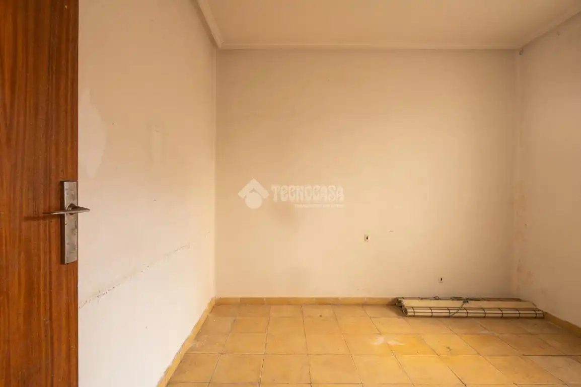 Piso en venta en Granada con Balcón
