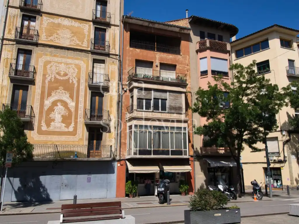 Vista exterior de Edificio en venta en Vic