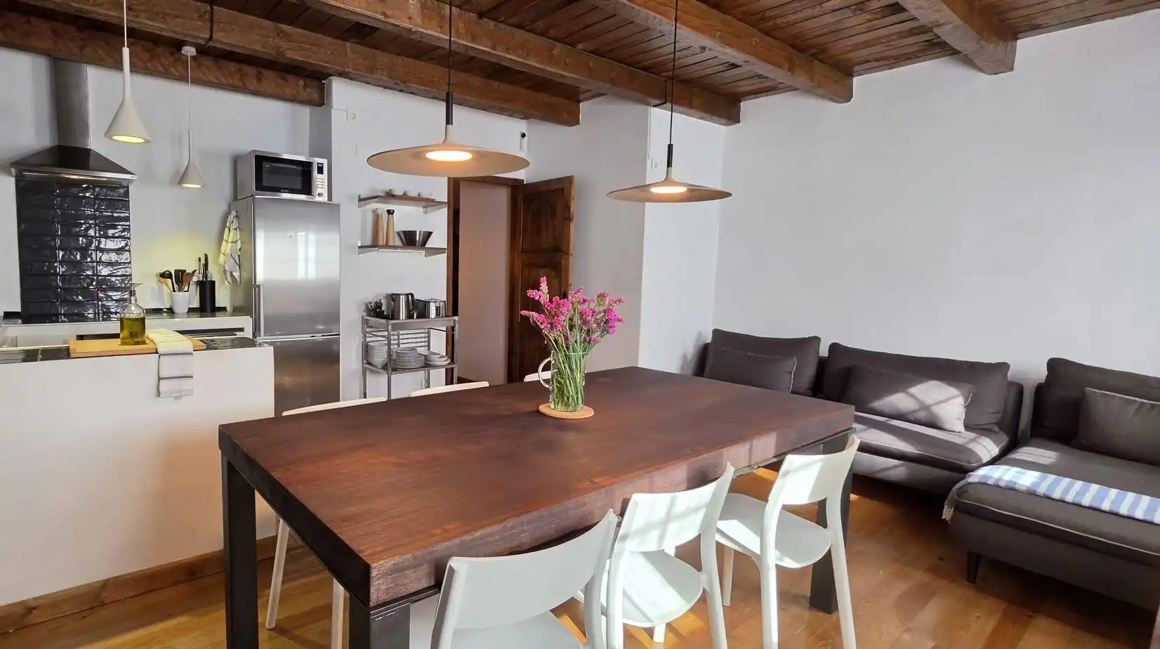 Comedor de Piso en venta en Sahún con Calefacción, Trastero y Amueblado
