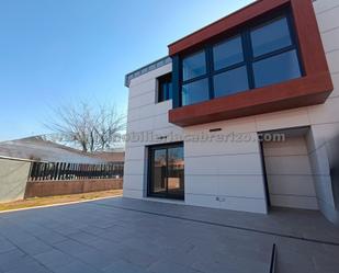 Exterior view of Single-family semi-detached for sale in Lardero  with Air Conditioner, Heating and Private garden