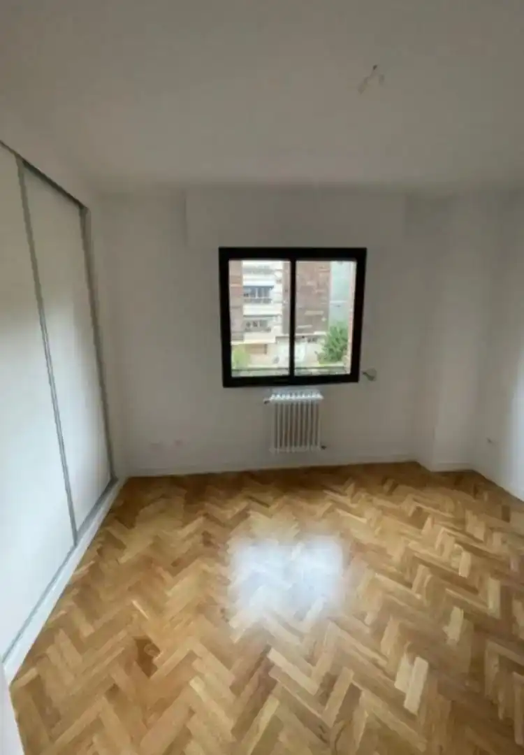 Schlafzimmer von Wohnung zur Miete in Madrid mit Privatgarten, Parkett und Schwimmbad