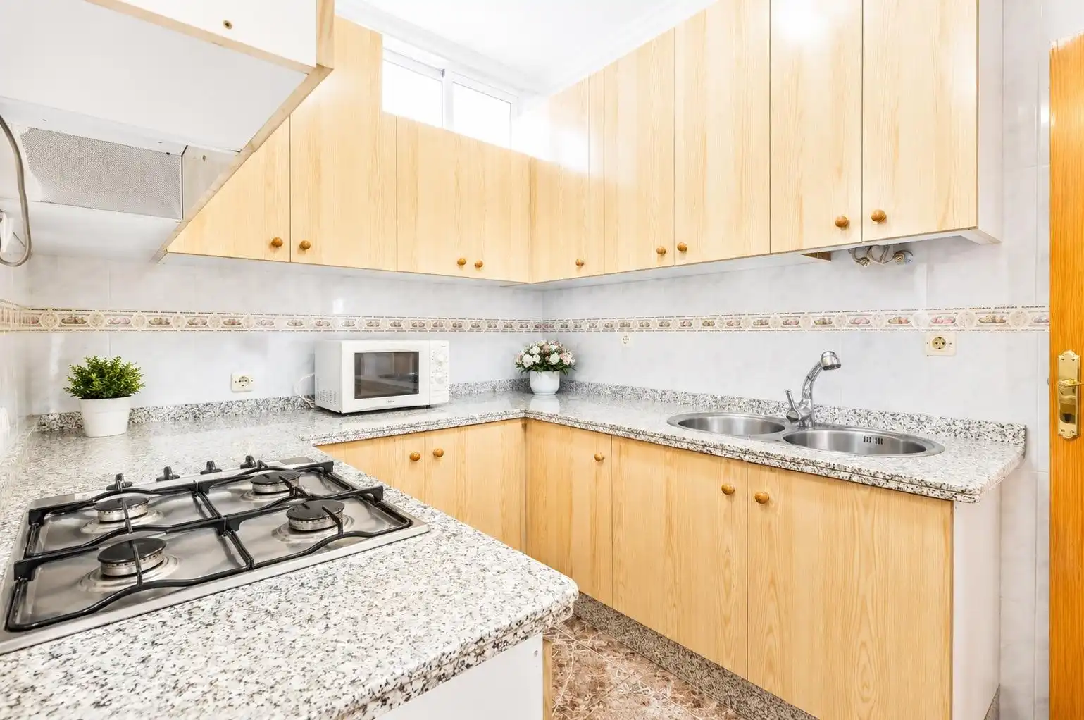 Kitchen of Flat for sale in Guadix  with Private garden, Storage room and Furnished
