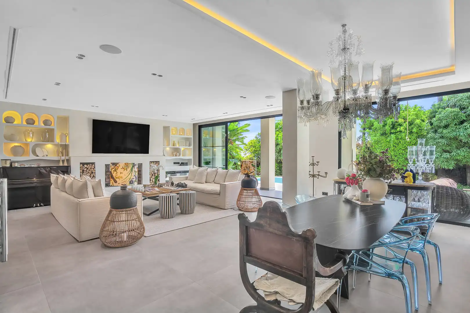 Sala d'estar de Casa o xalet de lloguer en Marbella amb Aire condicionat, Jardí privat i Terrassa
