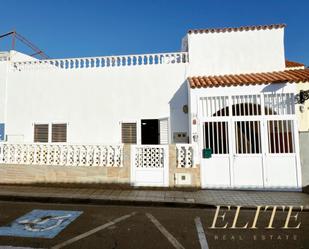 Exterior view of Single-family semi-detached for sale in San Bartolomé de Tirajana  with Air Conditioner, Private garden and Terrace