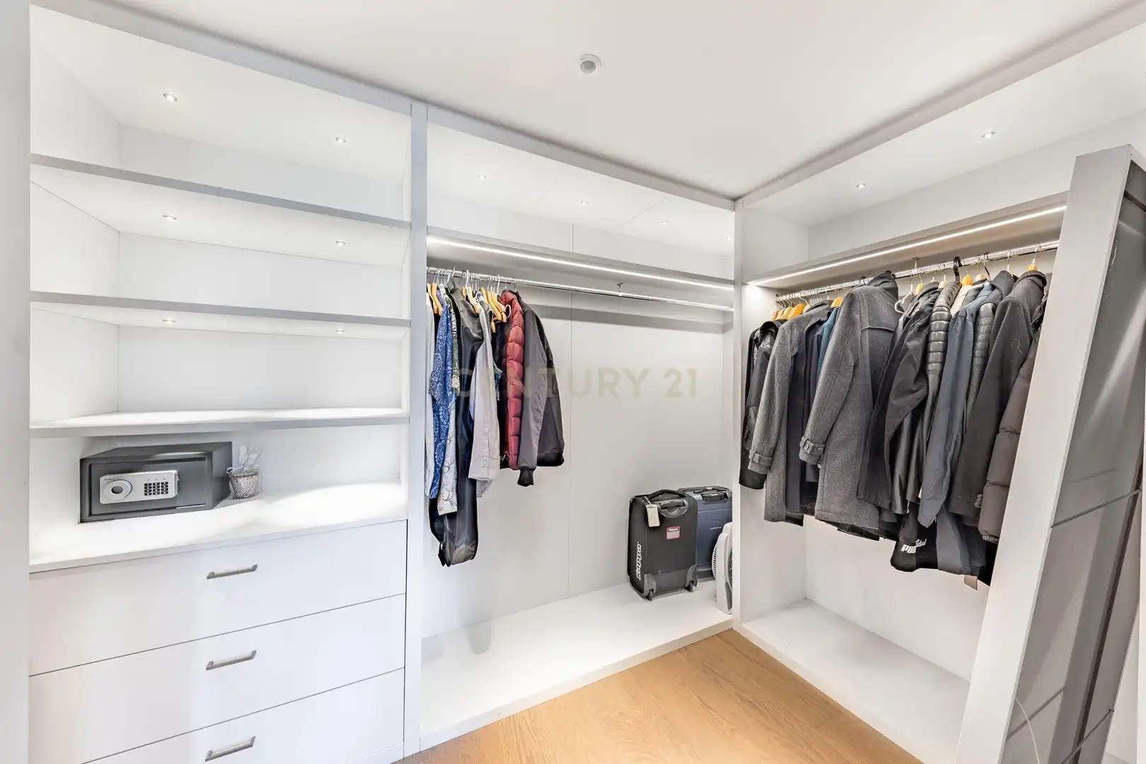 Bedroom of Apartments for rent in Barcelona  with Air Conditioner, Swimming Pool and Oven