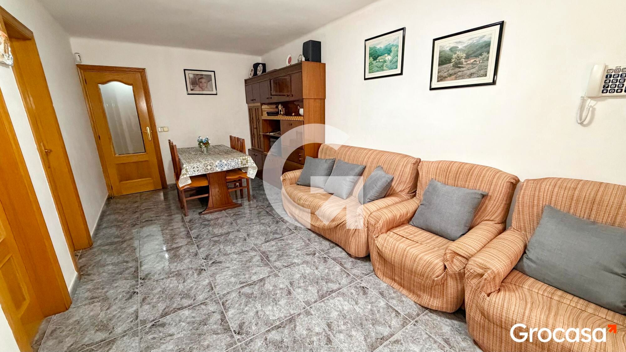 Sala de estar de Piso en venta en Cornellà de Llobregat con Trastero y Horno