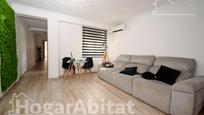 Living room of Flat for sale in  Valencia Capital  with Air Conditioner, Heating and Balcony