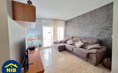 Living room of Flat for sale in Cerdanyola del Vallès  with Air Conditioner and Balcony