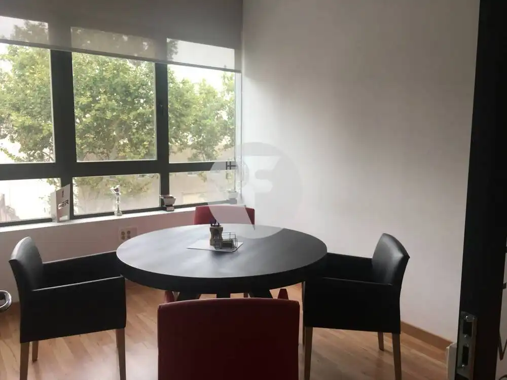 Comedor de Nave industrial de alquiler en Cornellà de Llobregat