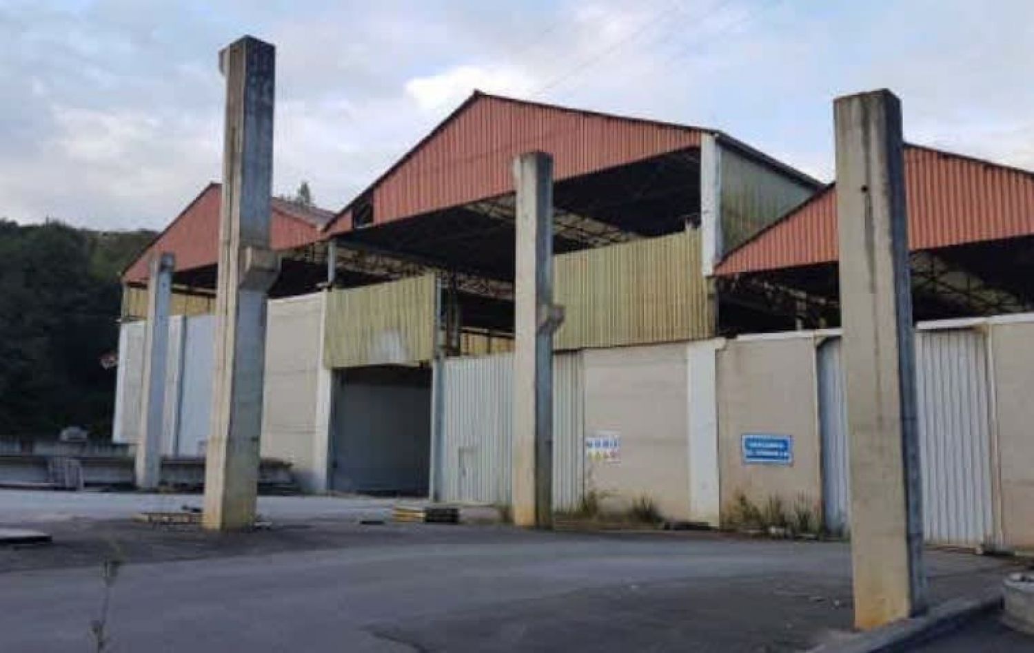 Exterior view of Industrial buildings for sale in Oviedo 