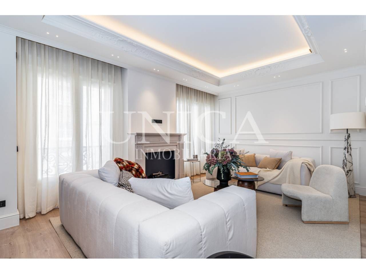 Living room of Flat for sale in  Madrid Capital  with Air Conditioner, Heating and Furnished