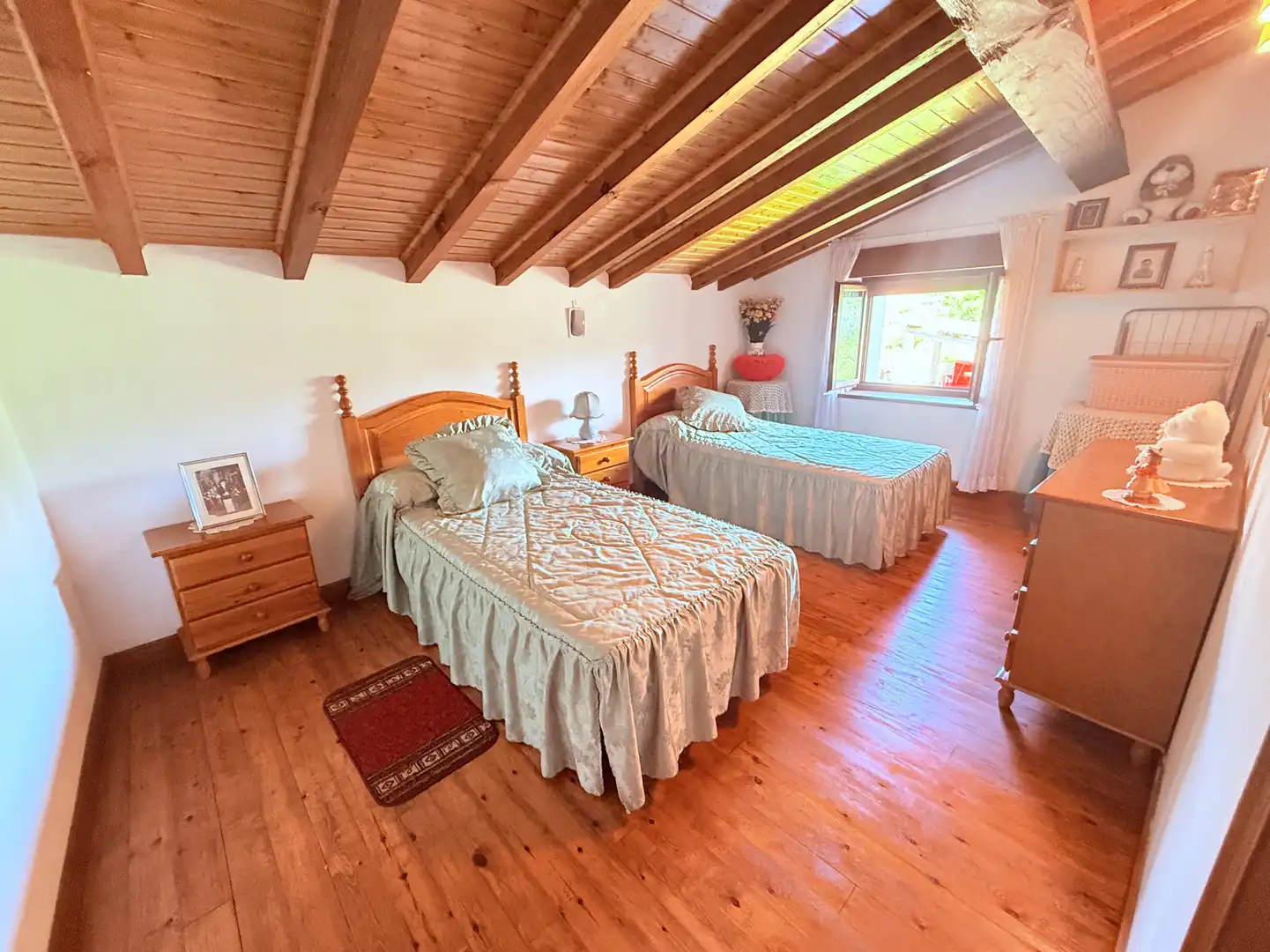 Dormitori de Casa o xalet en venda en Herrerías amb Jardí privat, Parquet i Traster