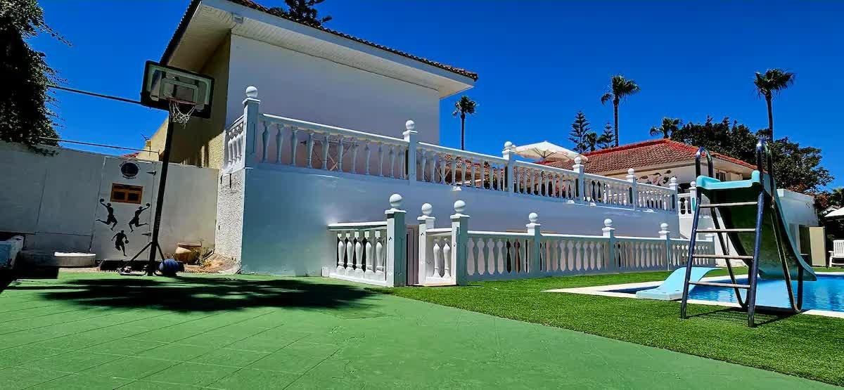 Exterior view of House or chalet for sale in Sotogrande  with Air Conditioner, Private garden and Terrace