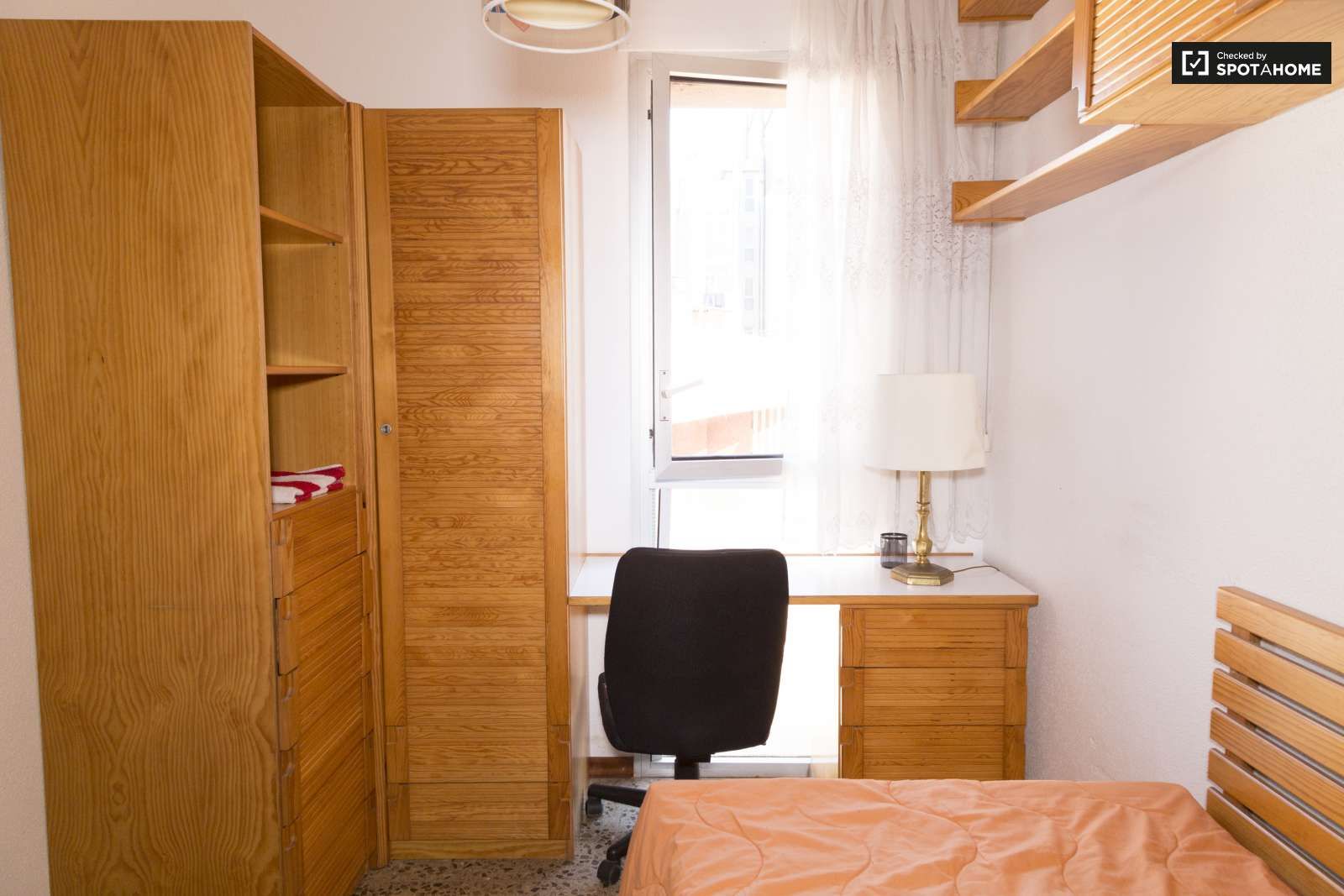 Dormitori de Pis per a compartir en  Barcelona Capital amb Aire condicionat i Terrassa