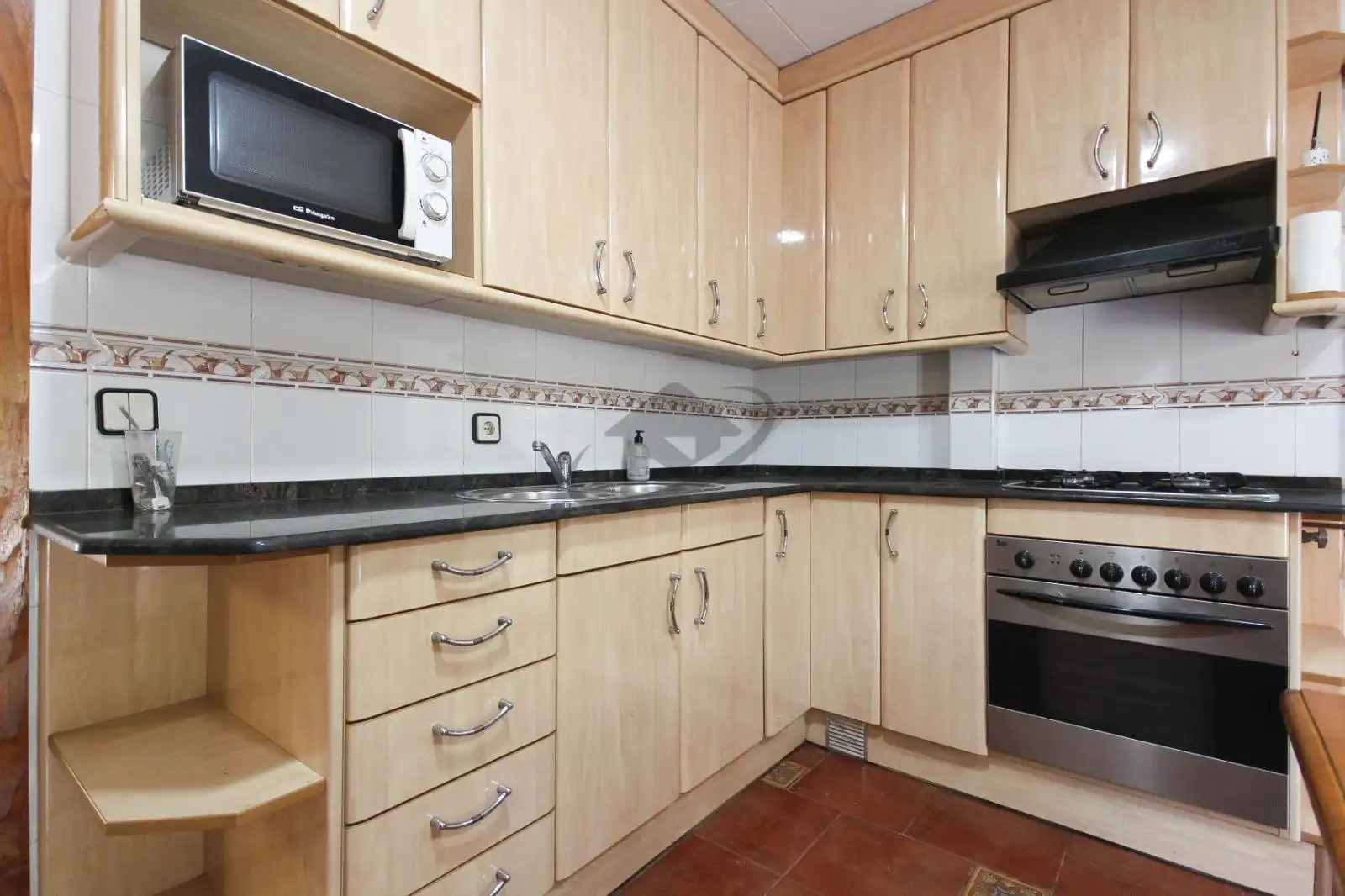 Küche von Haus oder Chalet zum Verkauf in Barberà del Vallès mit Heizung, Privatgarten und Terrasse