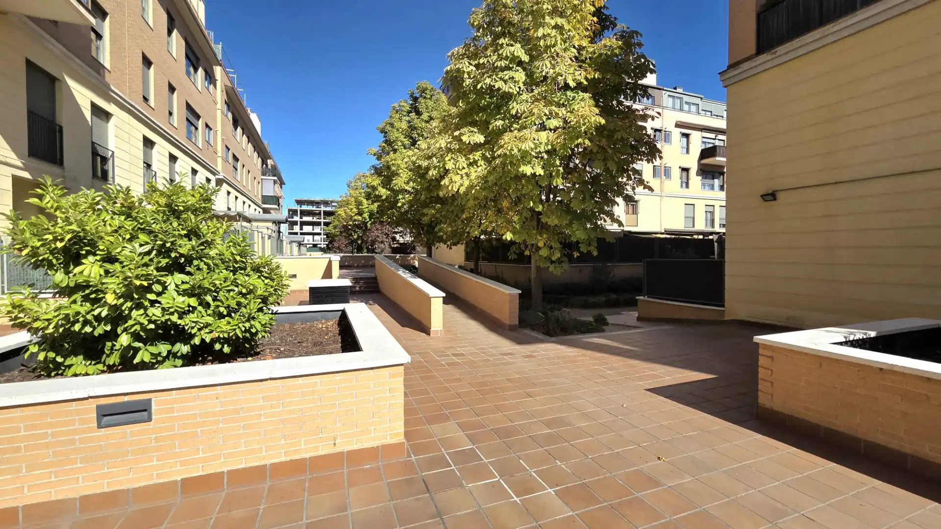 Terraza de Piso en venta en Parla con Aire acondicionado, Calefacción y Jardín privado