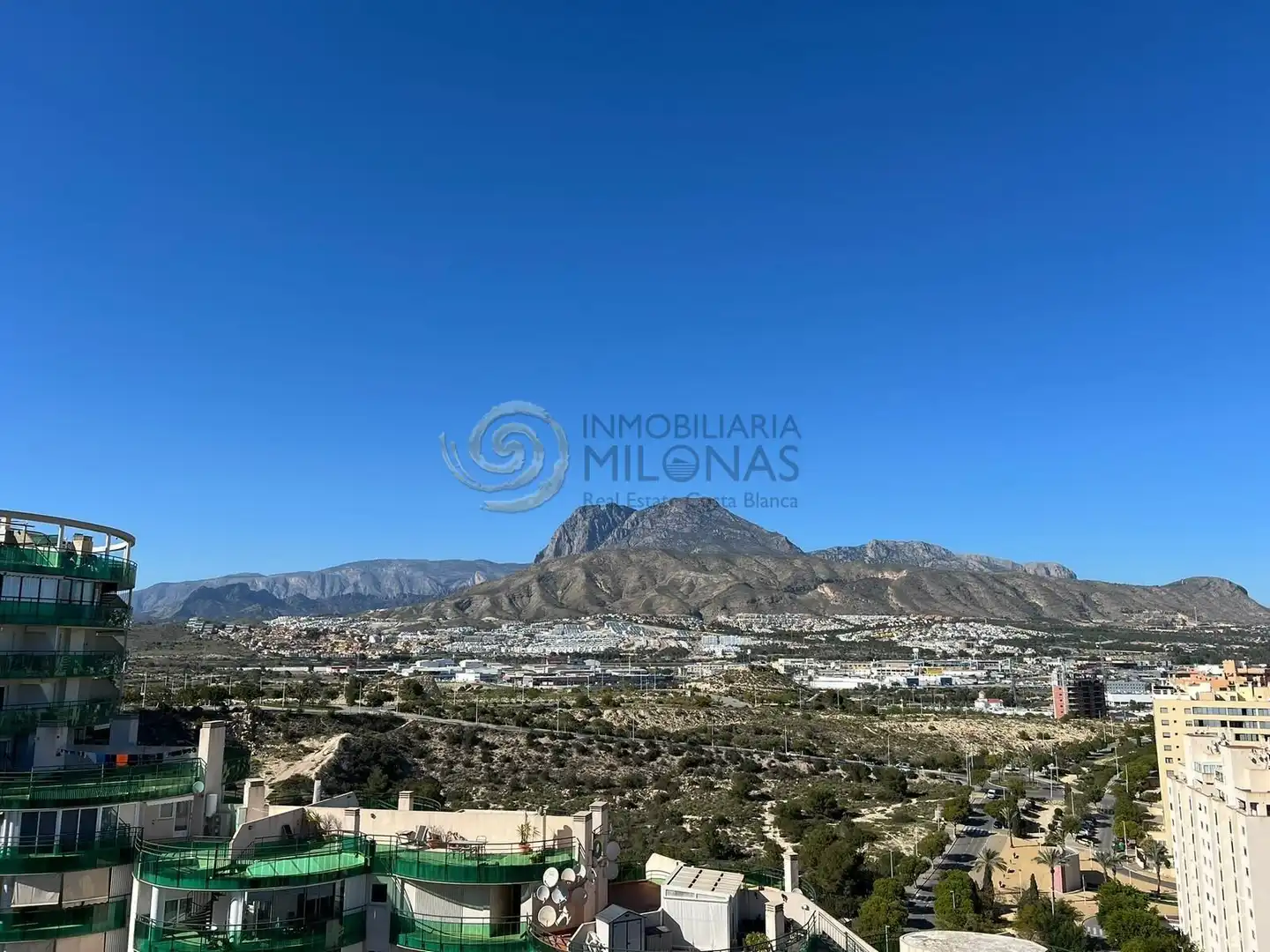 Vista exterior de Àtic en venda en Villajoyosa / La Vila Joiosa amb Aire condicionat, Terrassa i Piscina comunitària