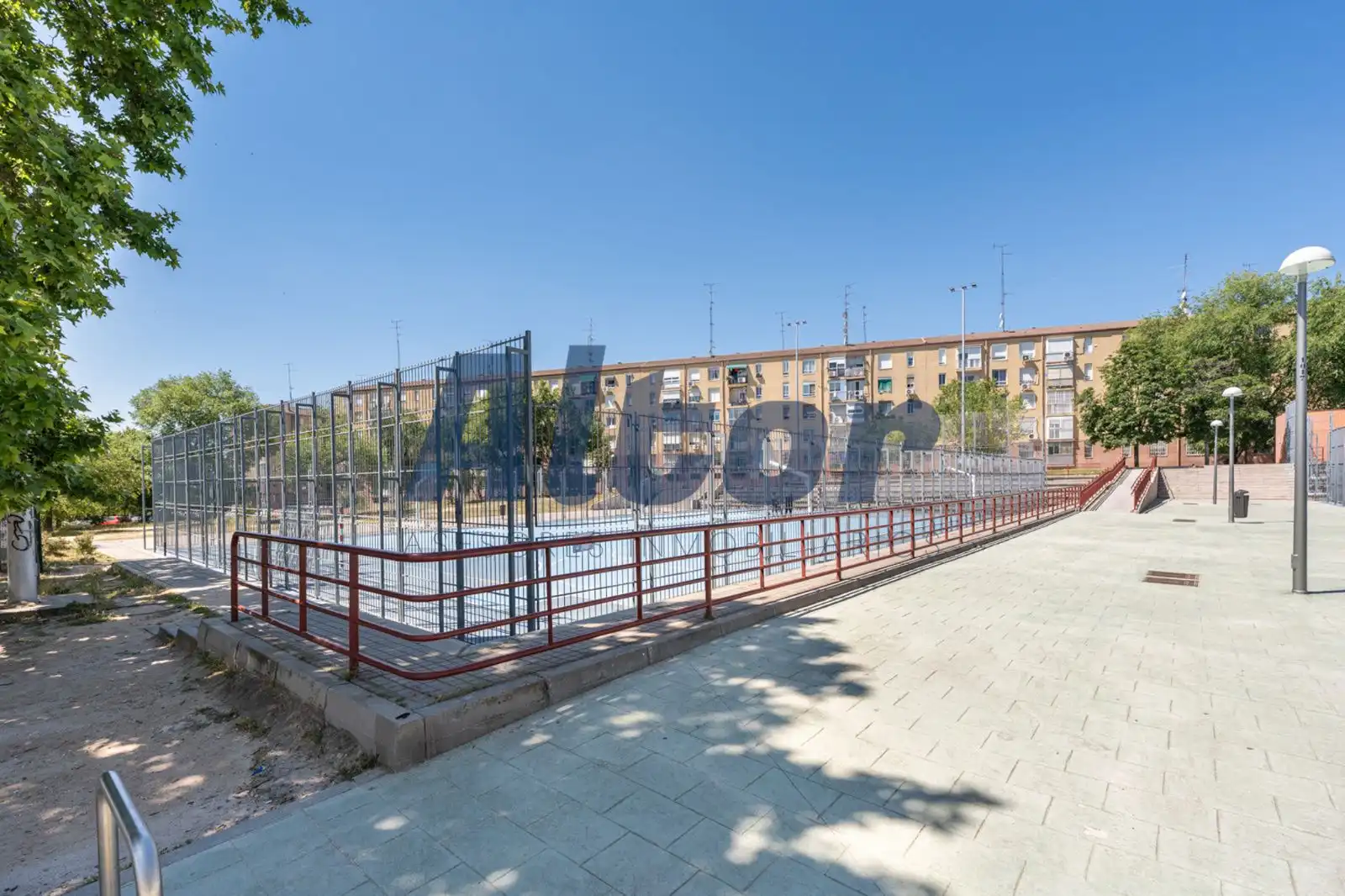 Piscina de Piso en venta en Madrid con Calefacción y Amueblado