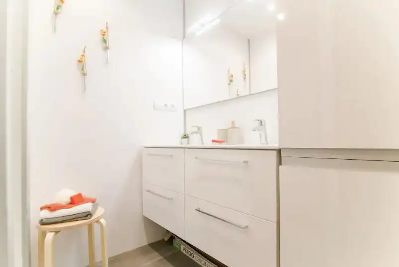 Bathroom of Apartments for rent in Madrid  with Air Conditioner, Heating and Parquet flooring