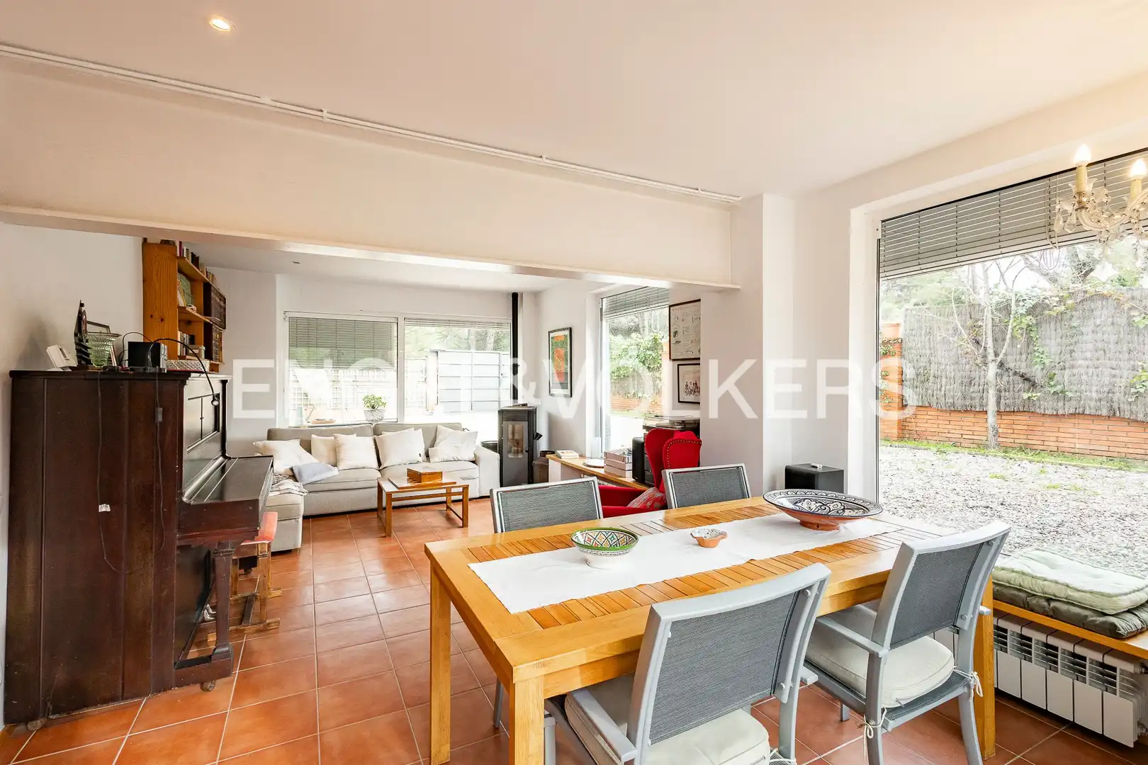 Vista exterior de Casa o xalet en venda en Sant Cugat del Vallès amb Aire condicionat, Calefacció i Jardí privat
