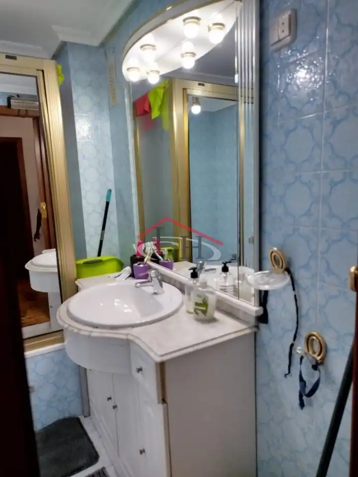 Baño de Piso en venta en León Capital  con Calefacción y Parquet
