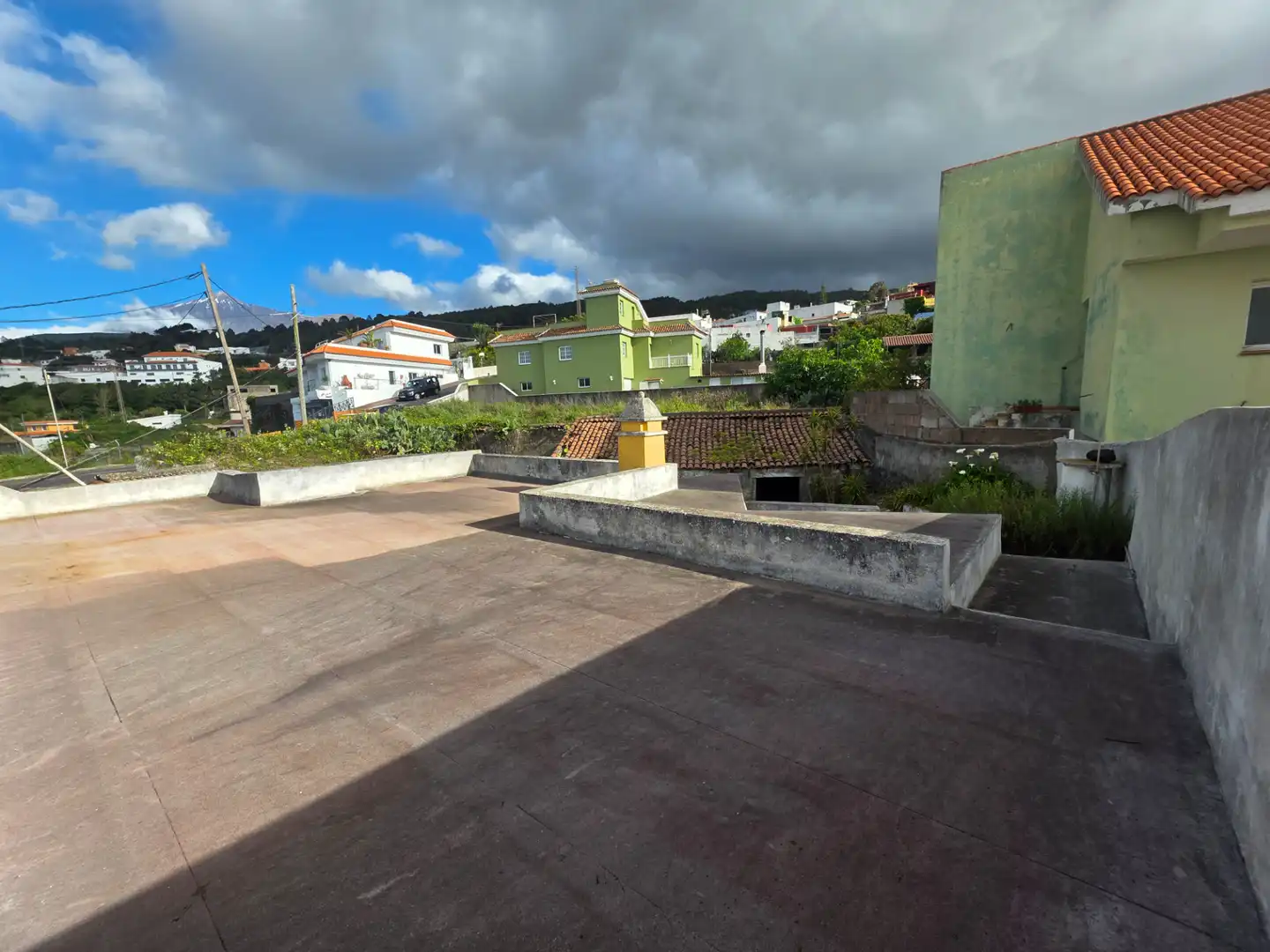 Vista exterior de Casa o xalet en venda en El Tanque amb Jardí privat i Moblat