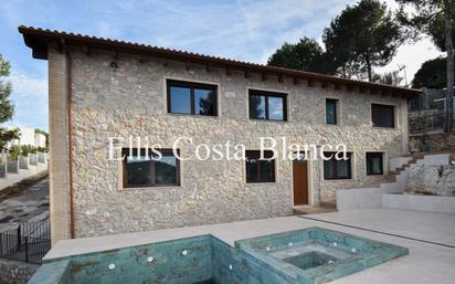 Vista exterior de Casa o xalet en venda en Alberic amb Aire condicionat, Terrassa i Piscina