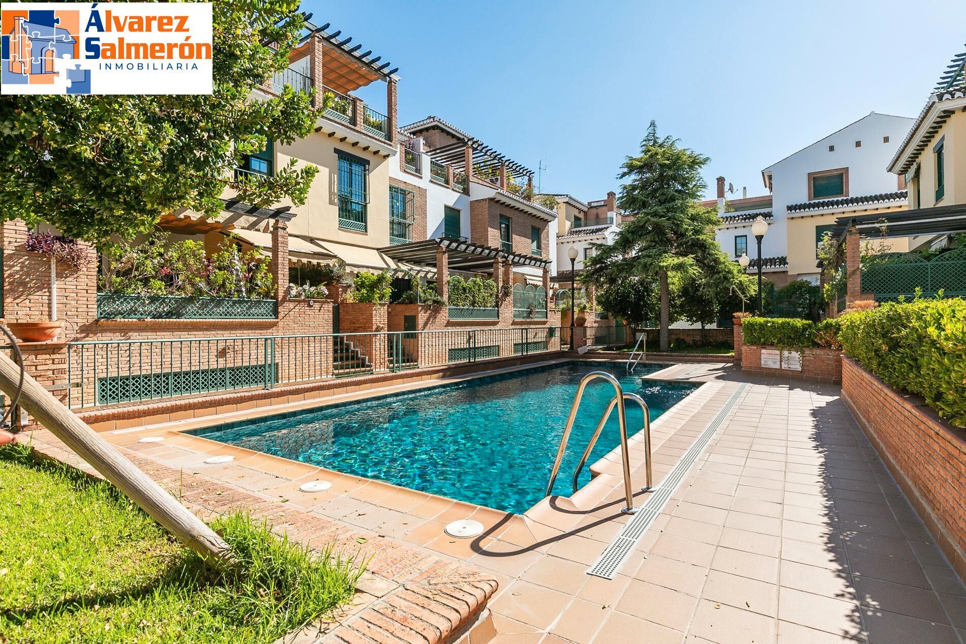 Exterior view of House or chalet for sale in  Granada Capital  with Air Conditioner, Heating and Terrace