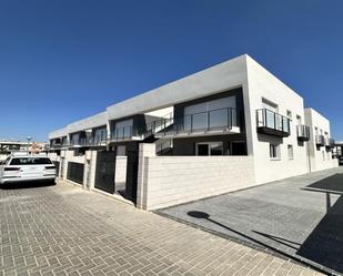 Vista exterior de Planta baixa de lloguer en Santa Pola amb Jardí privat, Traster i Piscina