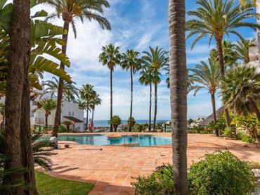 Piso con piscina en venta en La Duquesa