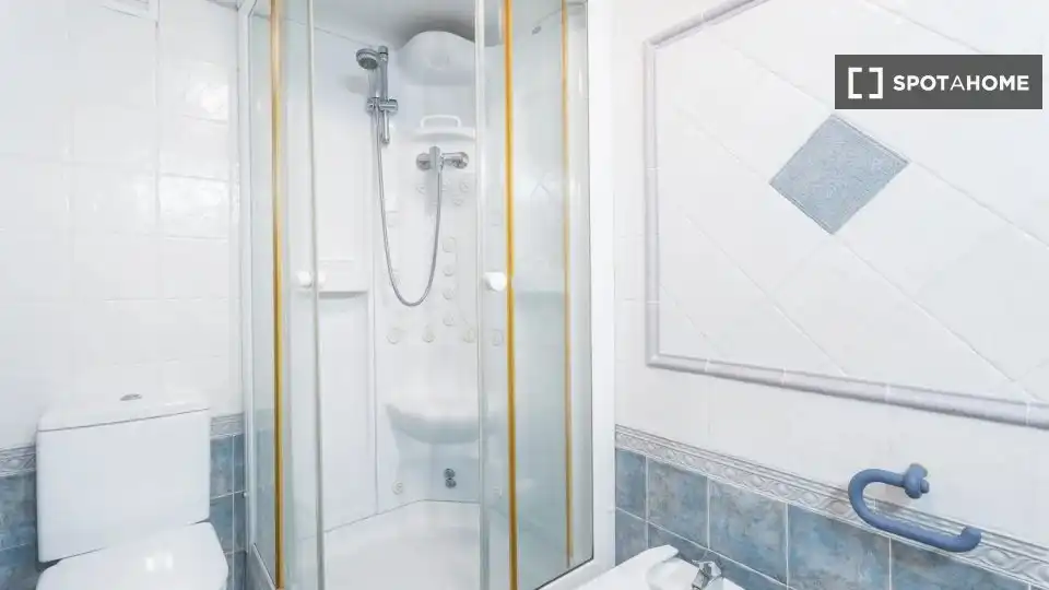 Bathroom of Flat for rent in Tavernes de la Valldigna  with Air Conditioner, Heating and Furnished