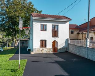 Vista exterior de Casa o xalet en venda en Mieres (Asturias) amb Calefacció, Jardí privat i Traster