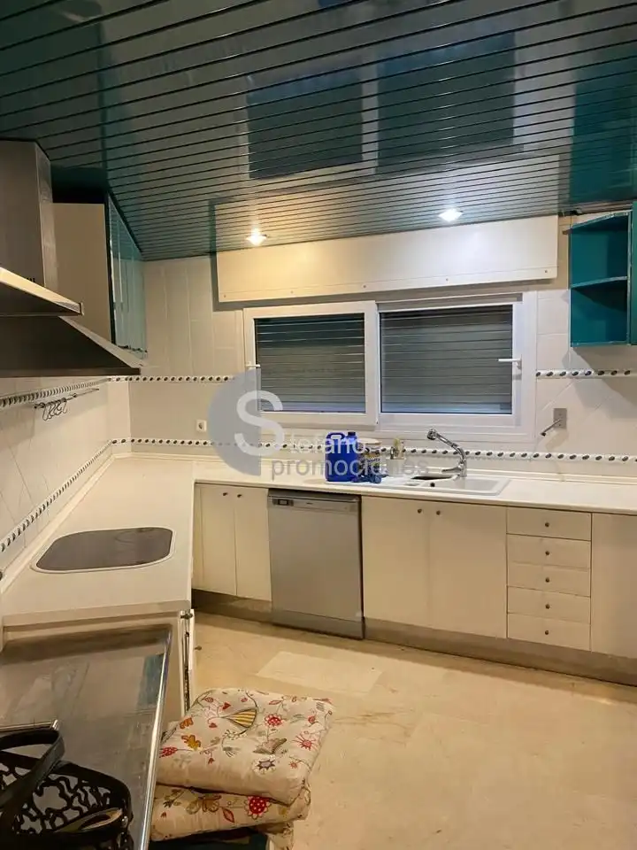Cocina de Casa adosada de alquiler en Málaga con Aire acondicionado, Jardín privado y Terraza