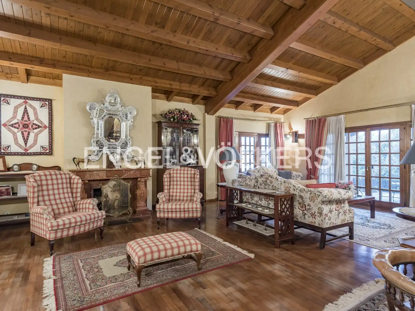 Wohnzimmer von Country house zum Verkauf in Seva mit Klimaanlage, Heizung und Privatgarten