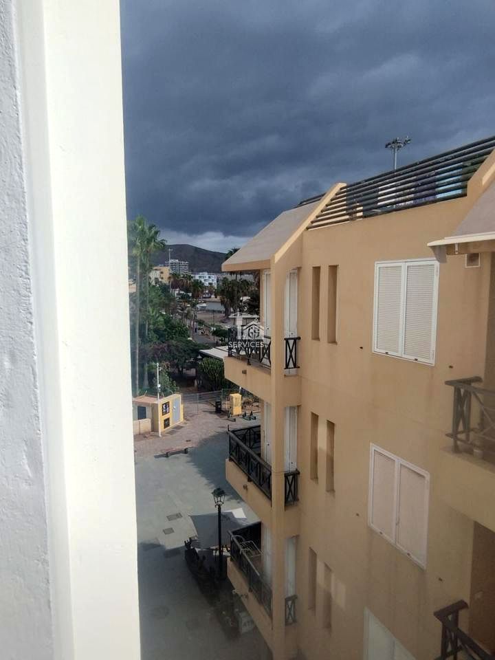 Vista exterior de Pis en venda en Arona amb Aire condicionat, Terrassa i Moblat