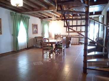 Country house with balcony to rent in Calle Segovia 21