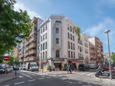 Pis amb balcó en venda a Calle de Granada