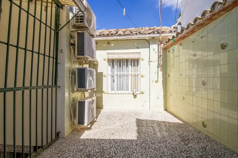 Exterior view of Houses for sale in Úbeda  with Air Conditioner, Terrace and Storage room