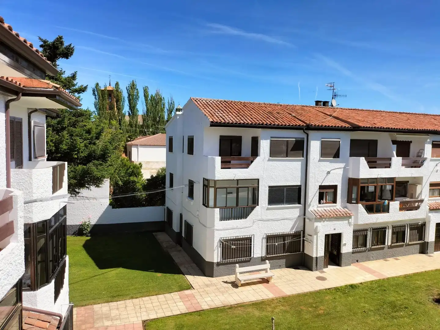 Vista exterior de Pis en venda en Villada amb Calefacció, Jardí privat i Terrassa