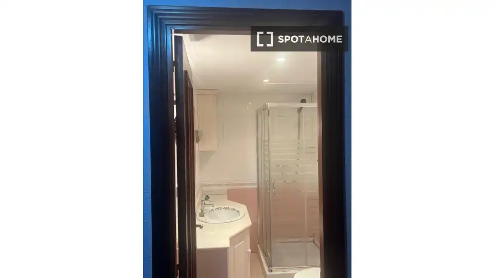 Room in Romareda